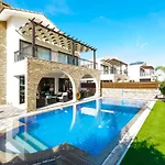 Sea Front Oceanus H2 By Ezoria Villas
